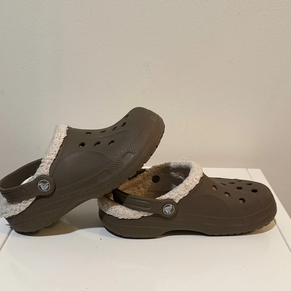 CROCS Kids clogs  in Warm Brown size 4